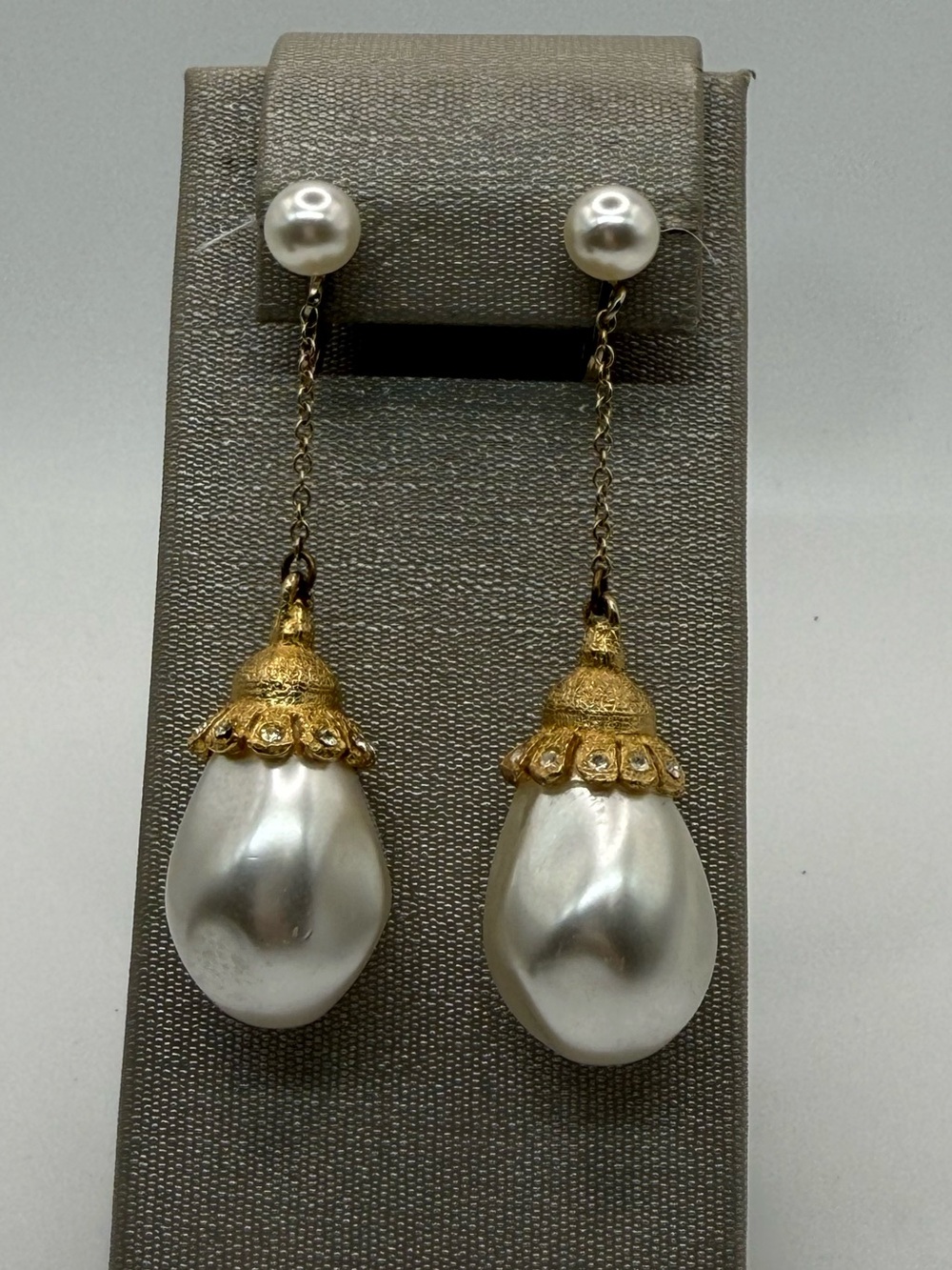 Vintage Style Faux Pearl Teardrop Clip On Earrings 2.5in